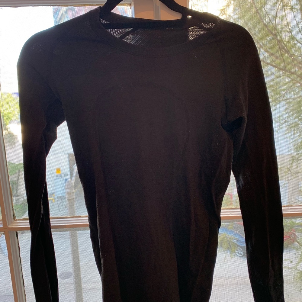 Lulu lemon size 6 long sleeve